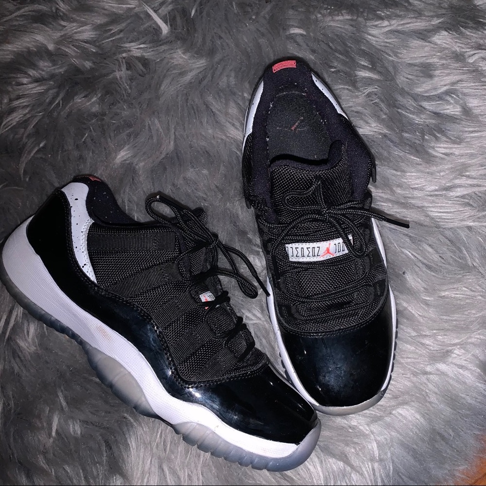Jordan 11 Low “infrared”